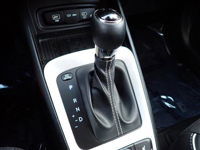 Used 2024 Hyundai Venue Limited image 17