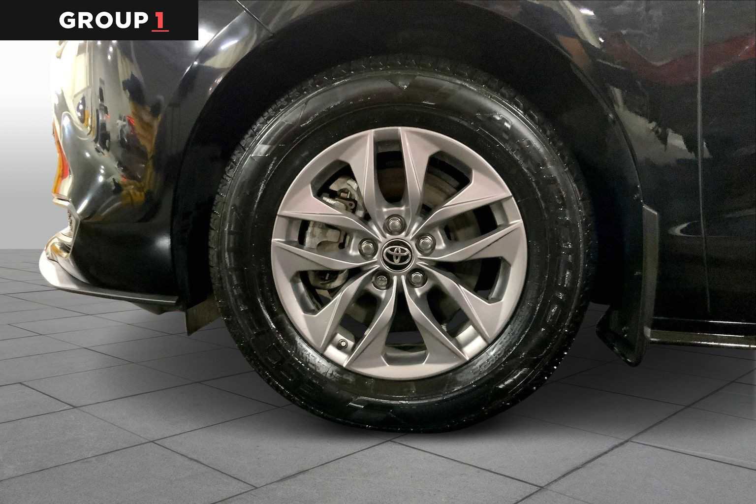 Certified 2025 Toyota Sienna LE image 11