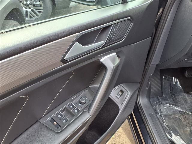 Used 2024 Volkswagen Tiguan SE image 12