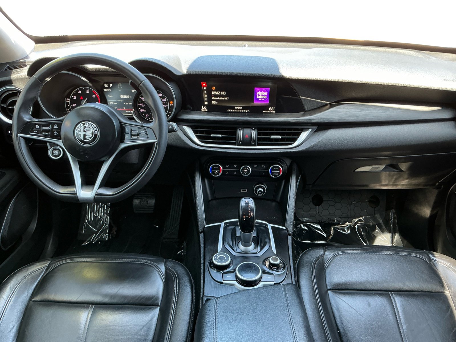 Used 2018 Alfa Romeo Stelvio AWD image 10