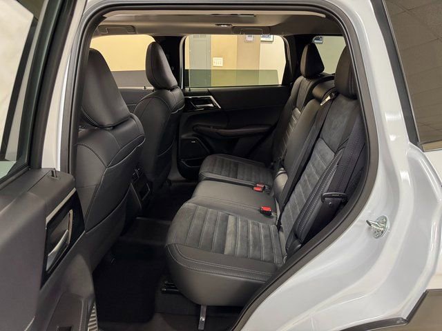 New 2026 Mitsubishi Outlander AWD image 21
