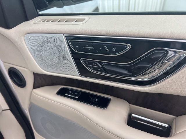 Used 2018 Lincoln Navigator Reserve w/ Technology Package AWD/4WD image 29