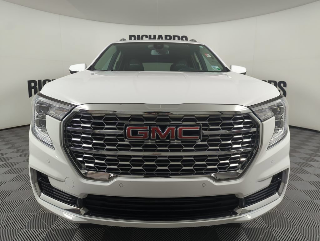 Used 2024 GMC Terrain Denali AWD/4WD image 3