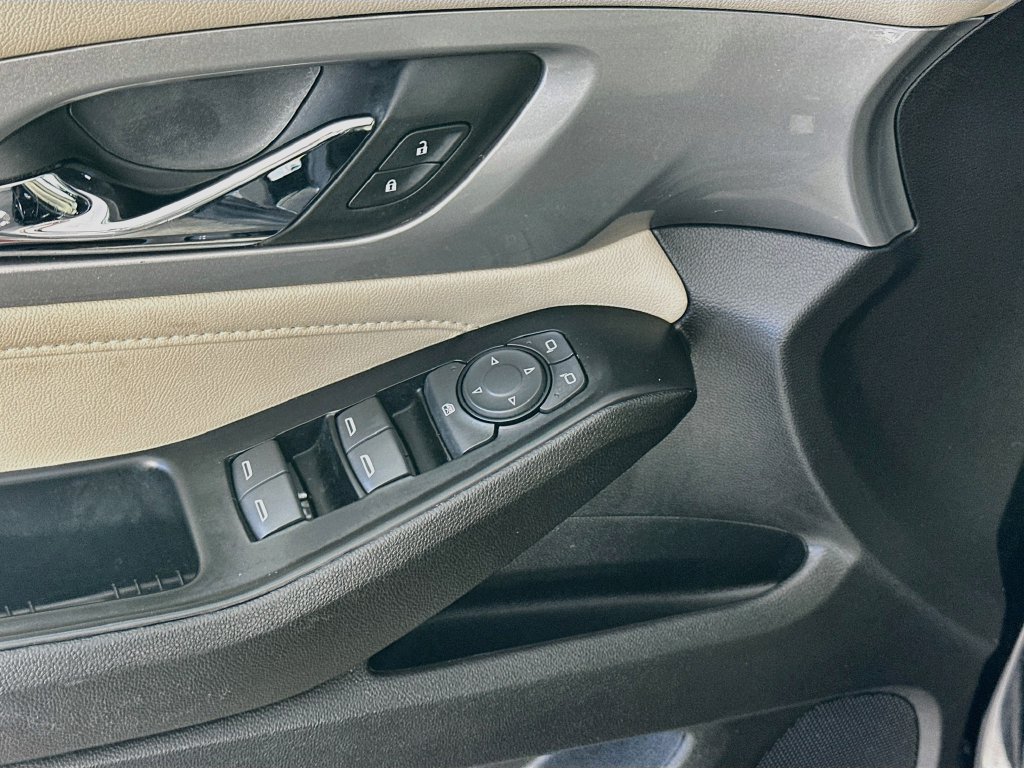 Used 2023 Chevrolet Traverse LS FWD image 23