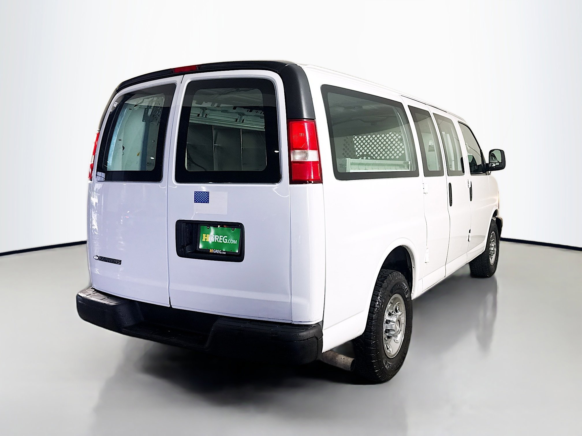 Used 2017 Chevrolet Express 2500 image 10