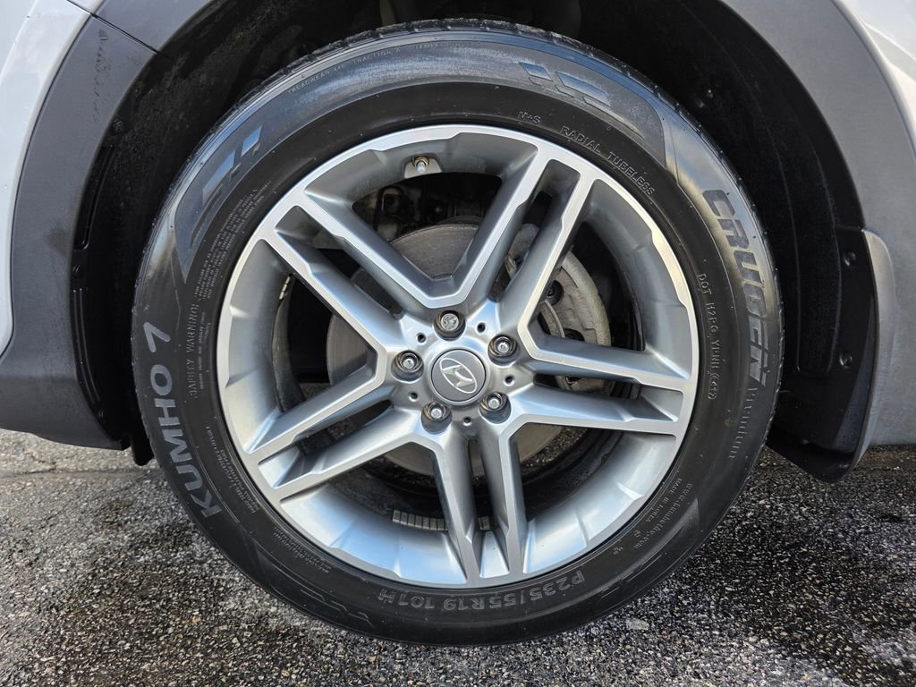 Used 2018 Hyundai Santa Fe Limited image 11