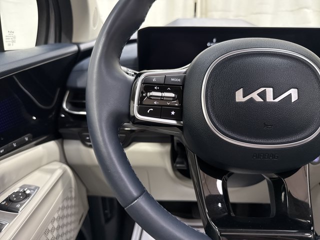 Certified 2025 Kia Carnival SX Prestige FWD image 17