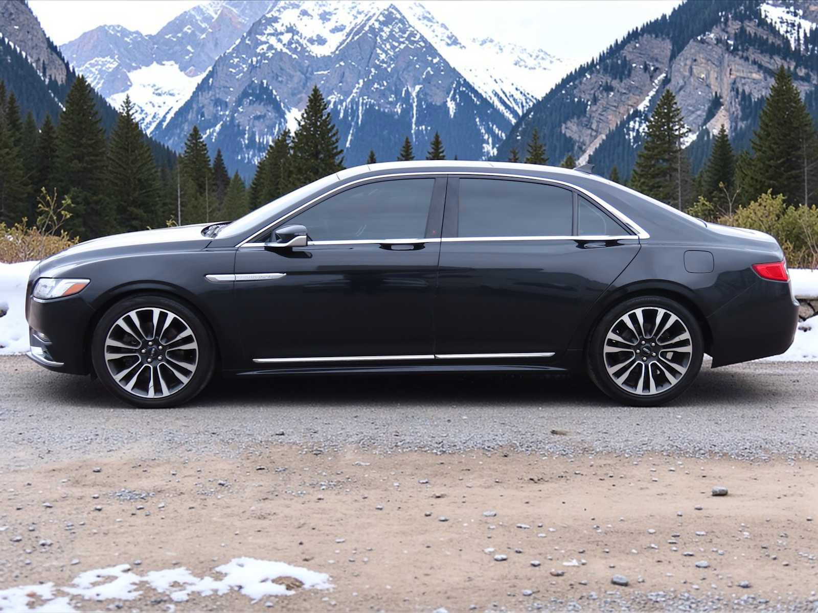 Used 2019 Lincoln Continental Select image 3