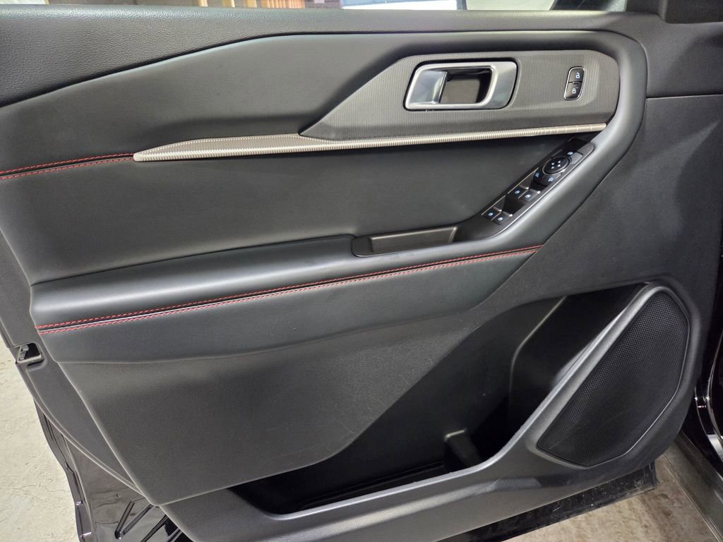 Used 2025 Ford Explorer ST-Line w/ ST-Line Street Pack image 15