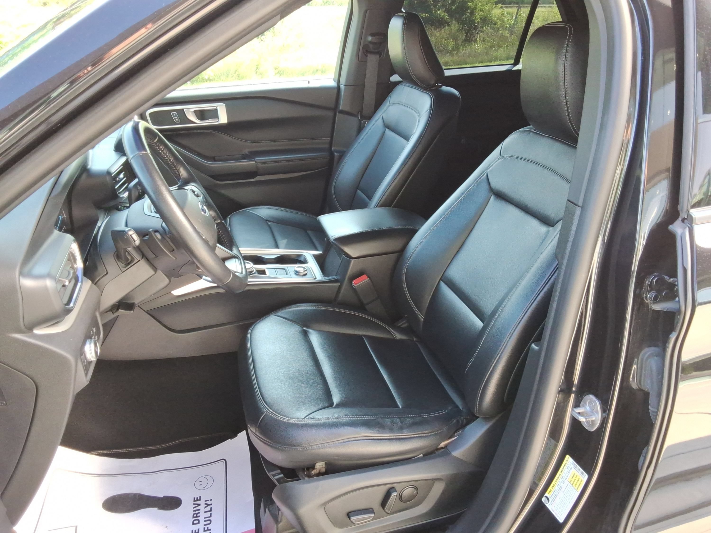 Used 2020 Ford Explorer XLT w/ Equipment Group 202A AWD/4WD image 29