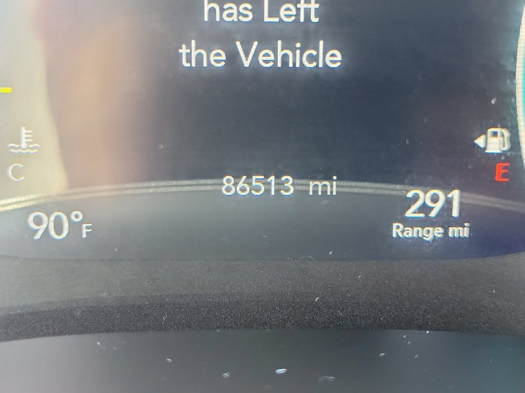 Used 2023 Chrysler Pacifica Touring-L FWD image 28