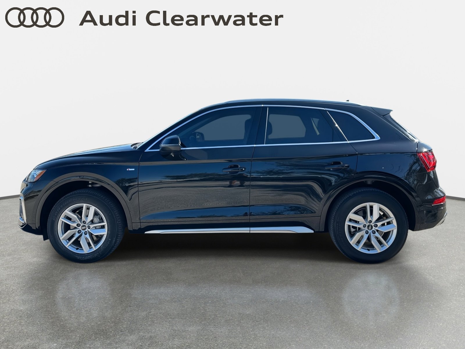 Used 2023 Audi Q5 2.0T Premium w/ Convenience Package image 4