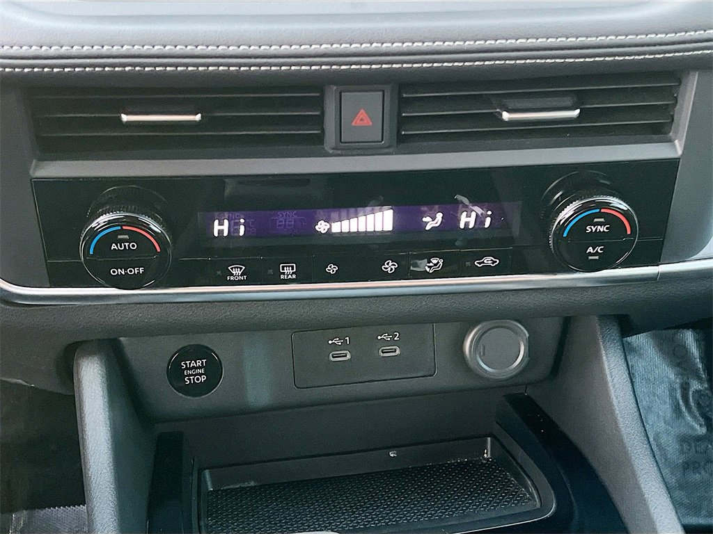 Used 2024 Nissan Rogue SV image 15