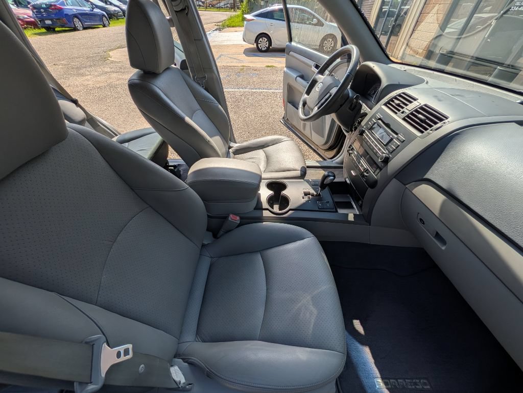 Used 2008 Kia Borrego EX w/ Luxury Pkg RWD image 13