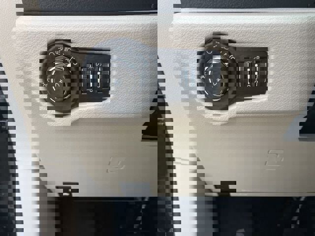 Used 2023 Chrysler Pacifica Touring-L image 38