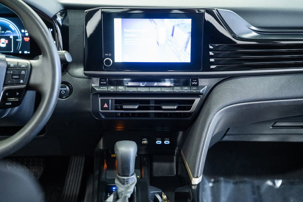 Used 2025 Toyota Camry LE image 18