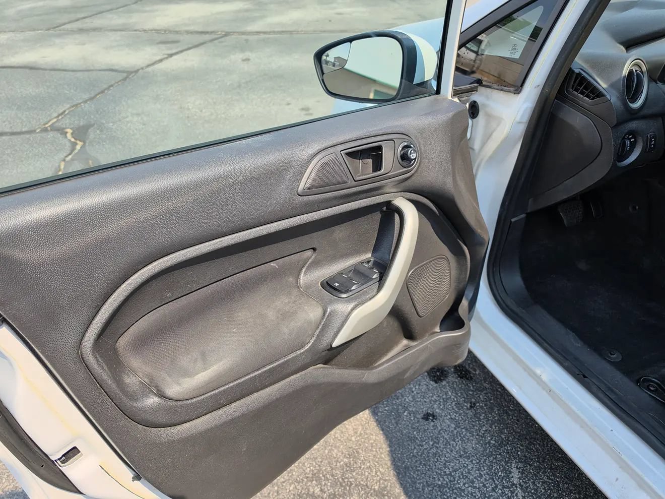 Used 2012 Ford Fiesta SE FWD image 19