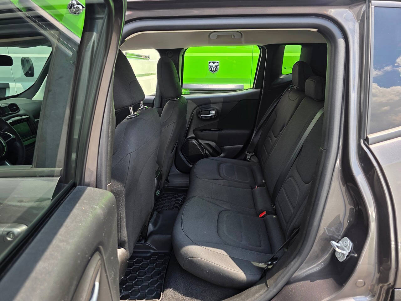 Used 2020 Jeep Renegade Latitude FWD image 19