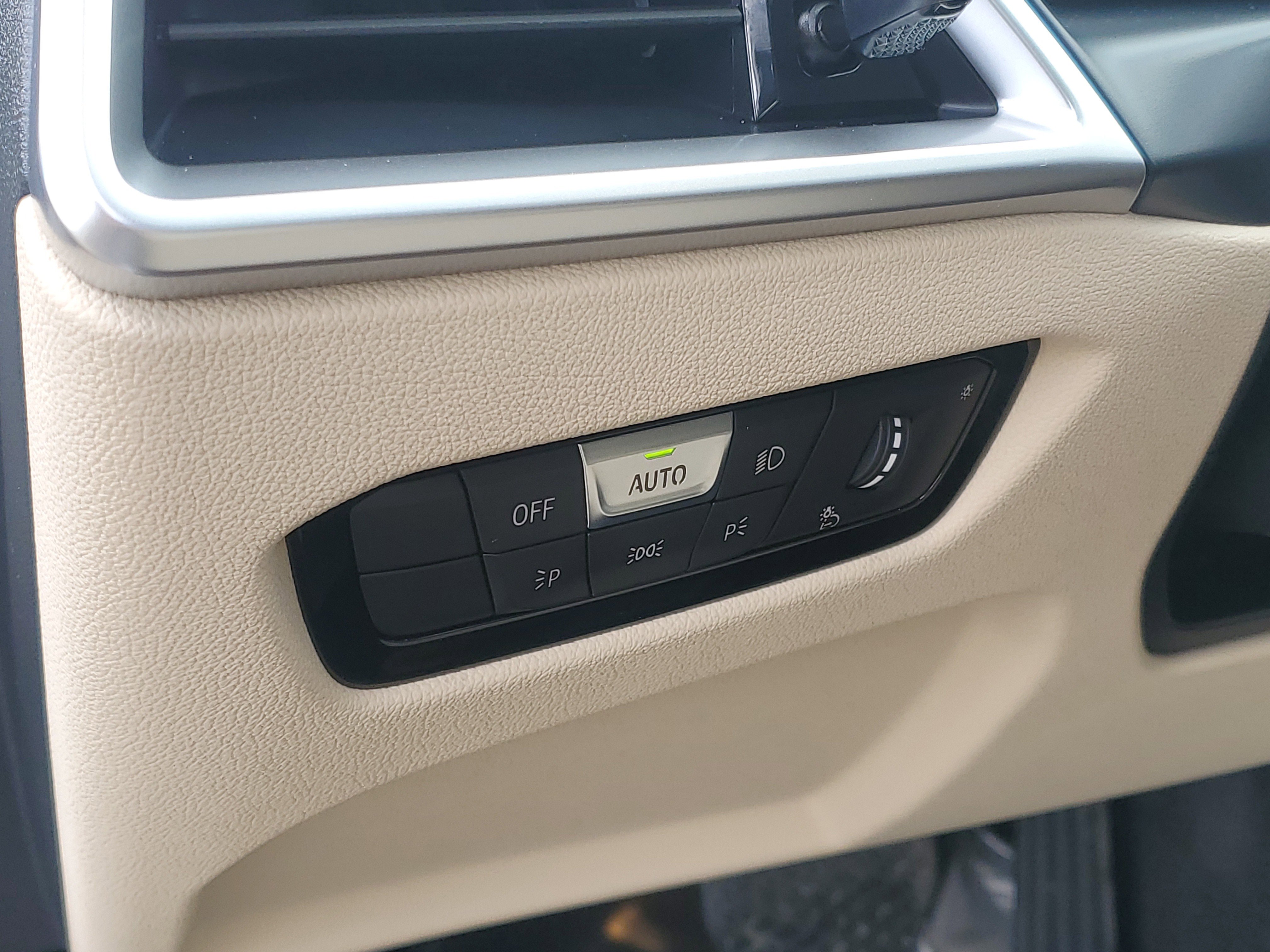 New 2026 BMW 330i xDrive Sedan w/ Premium Package image 11