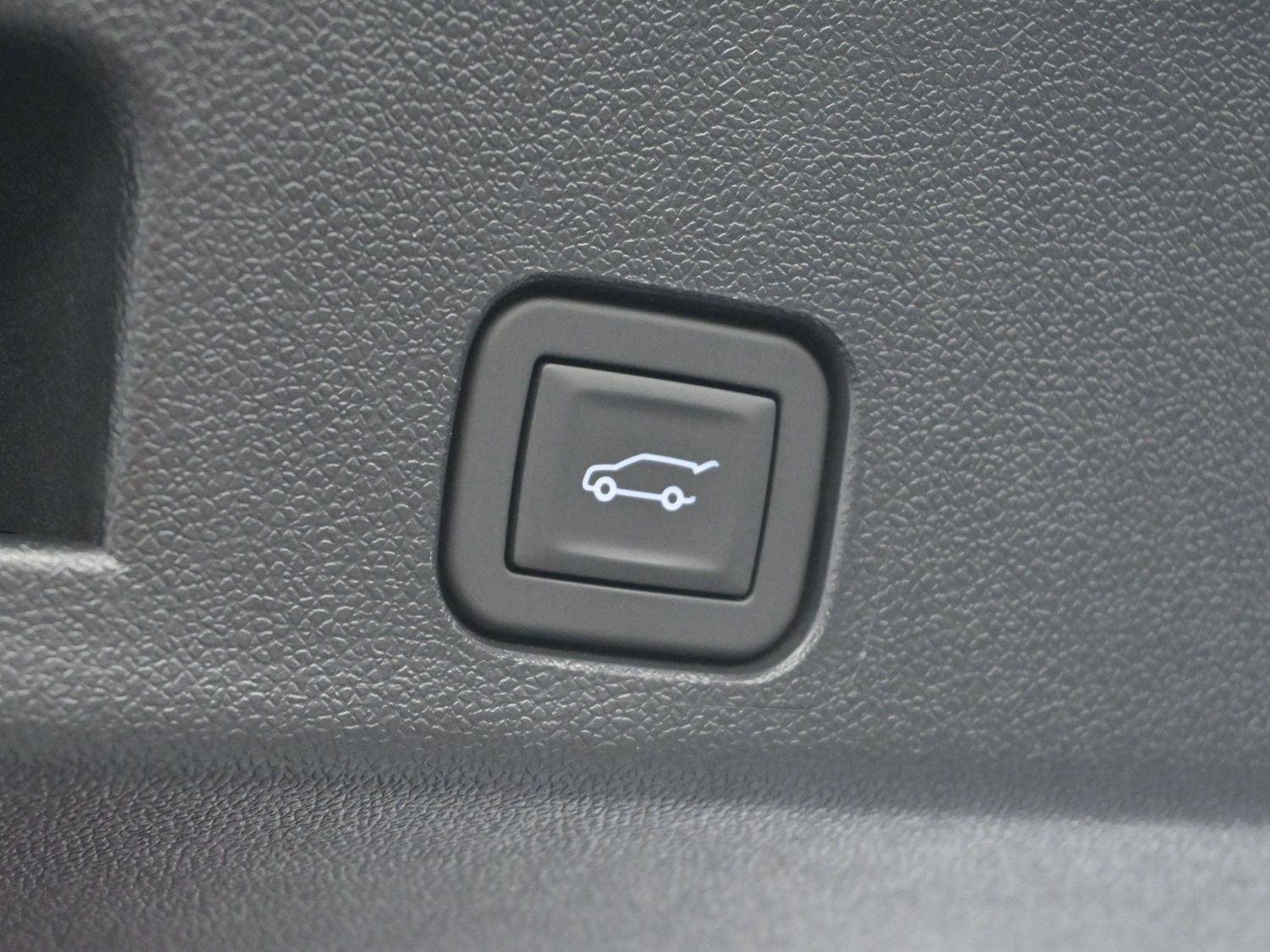 Used 2025 Chevrolet Traverse High Country image 11