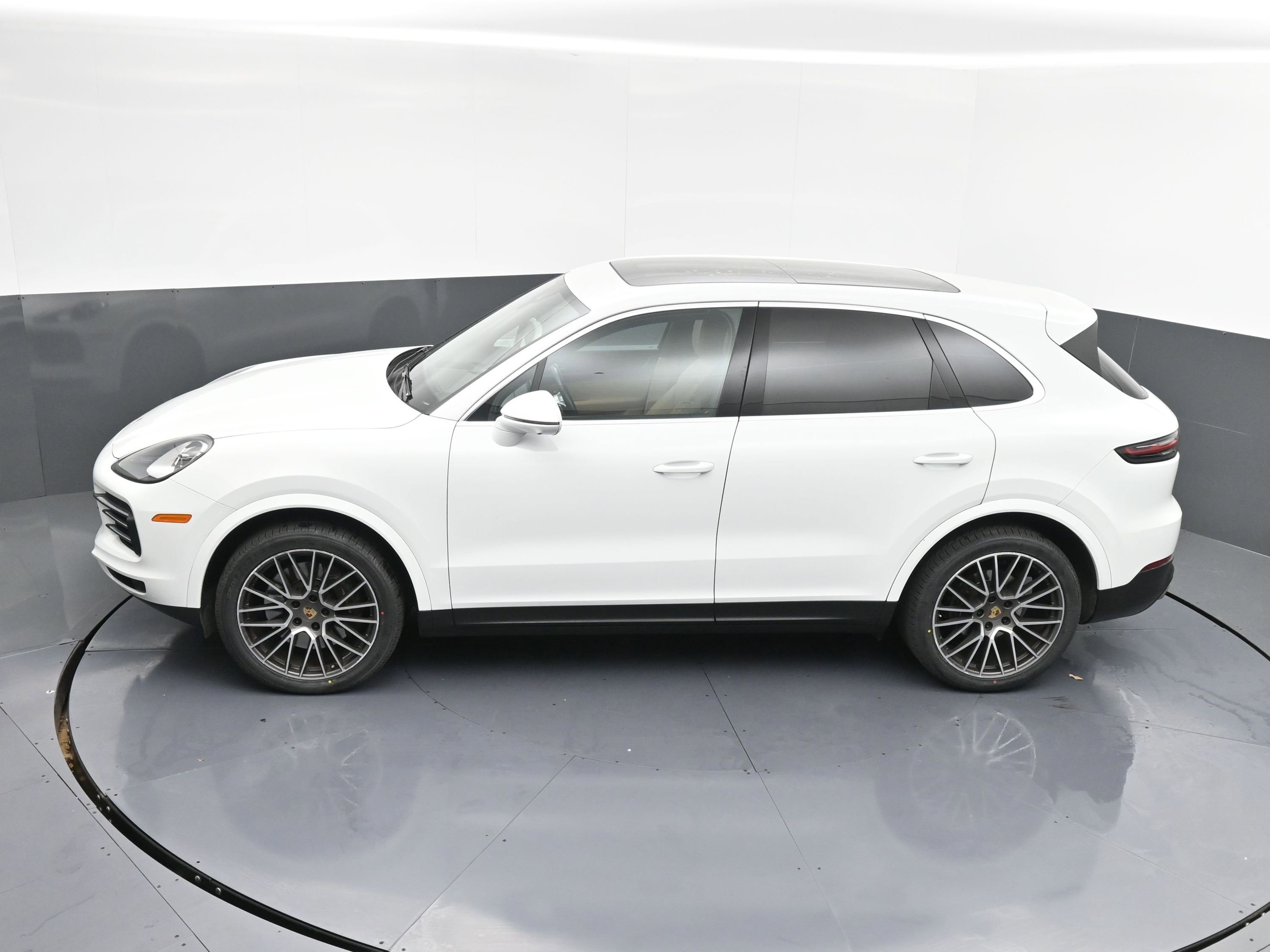 Used 2022 Porsche Cayenne image 39