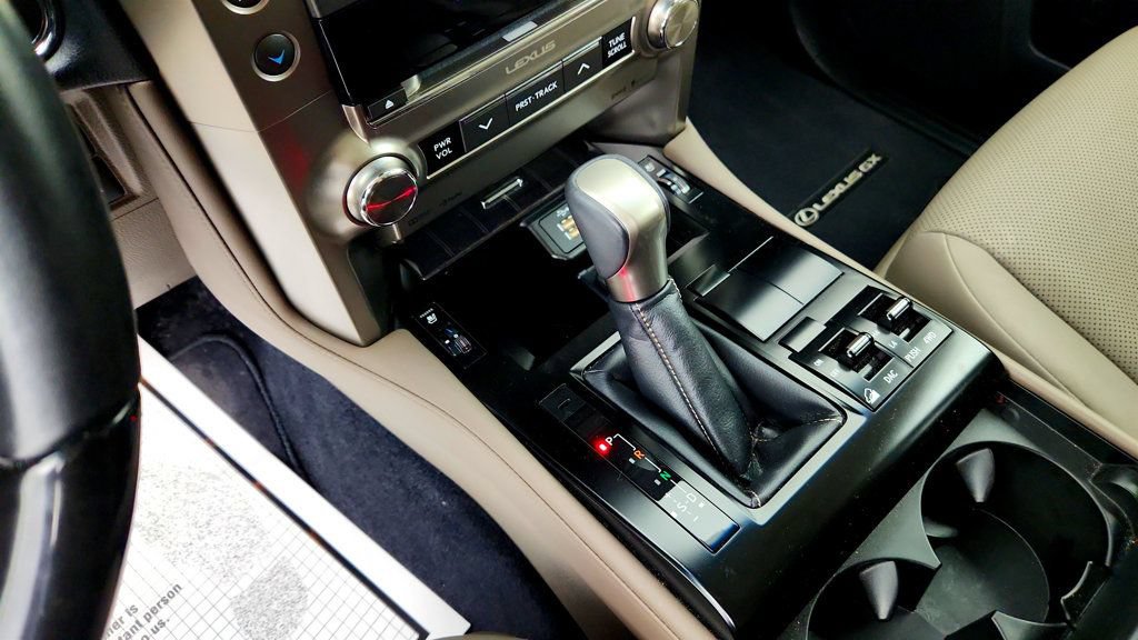 Used 2020 Lexus GX 460 Premium w/ Premium Package AWD/4WD image 17