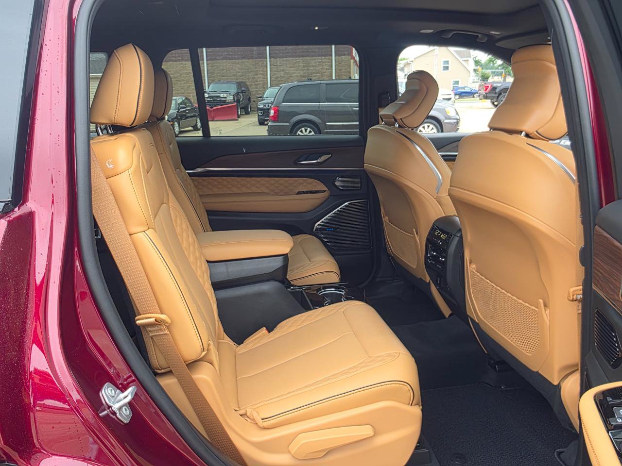 Used 2025 Jeep Grand Cherokee L Summit w/ Advanced Protech Group IV AWD/4WD image 28