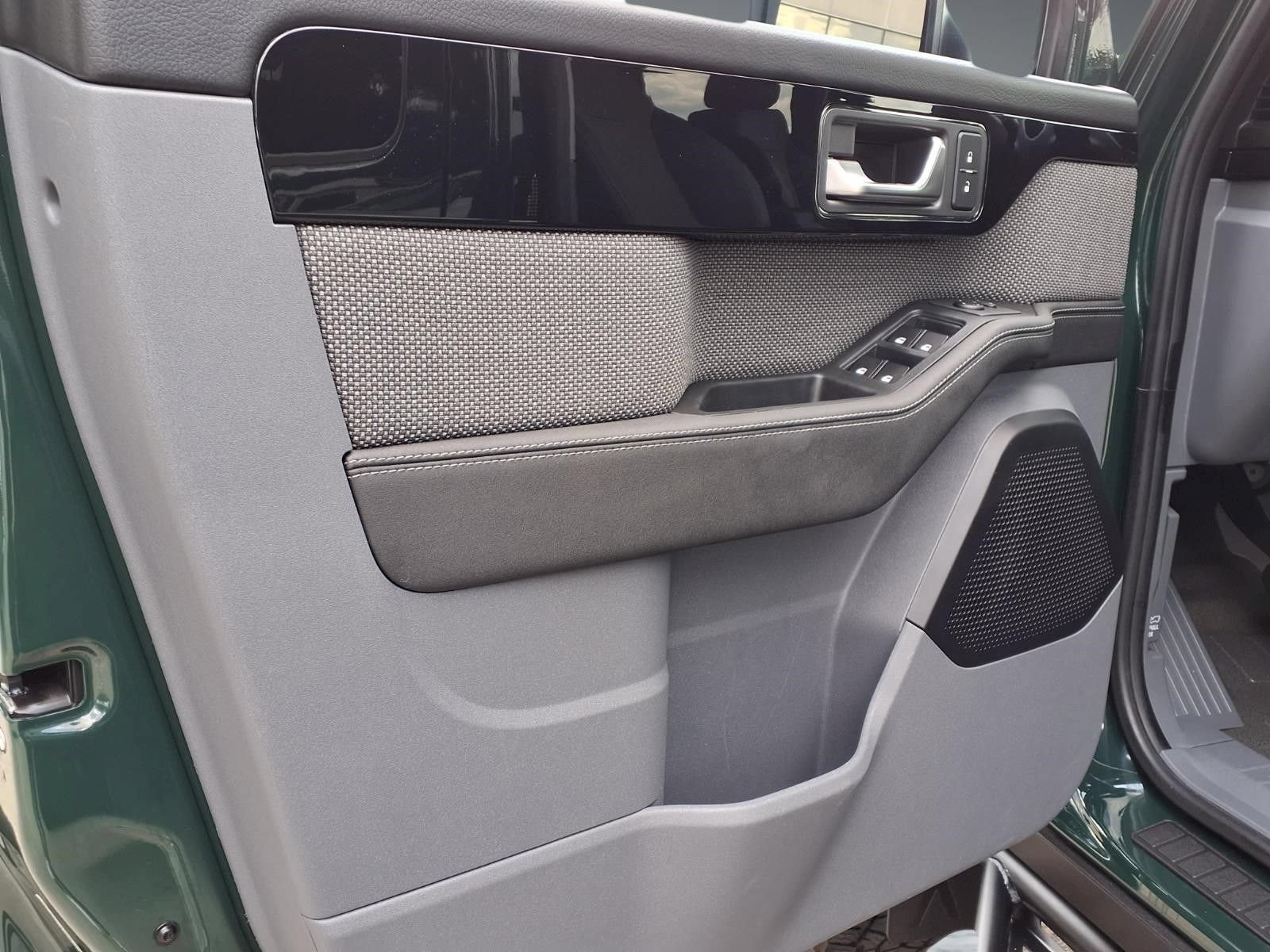 Used 2024 INEOS Grenadier Station Wagon AWD/4WD image 17