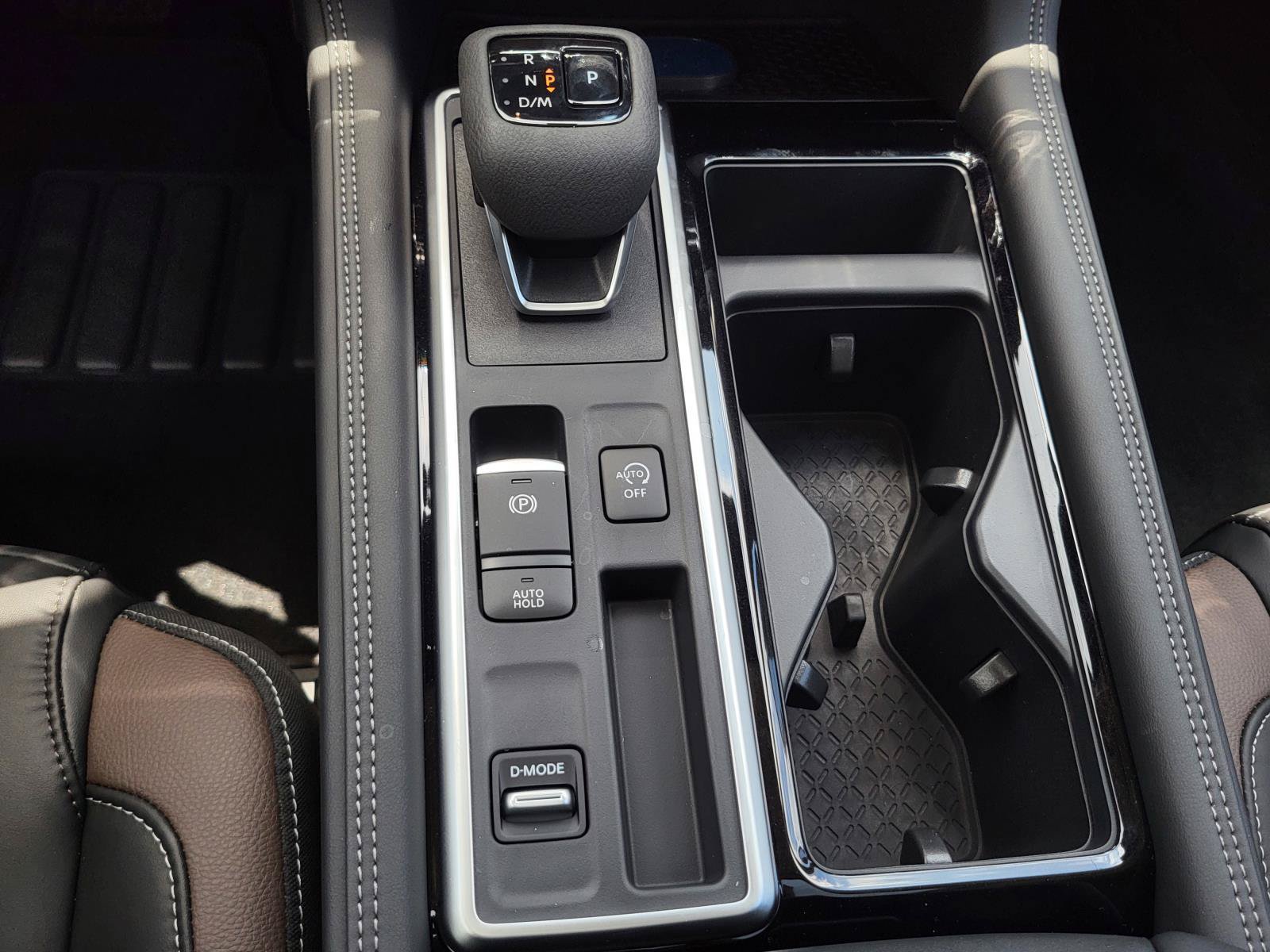 New 2026 Nissan Pathfinder Platinum w/ Accent Package FWD image 25