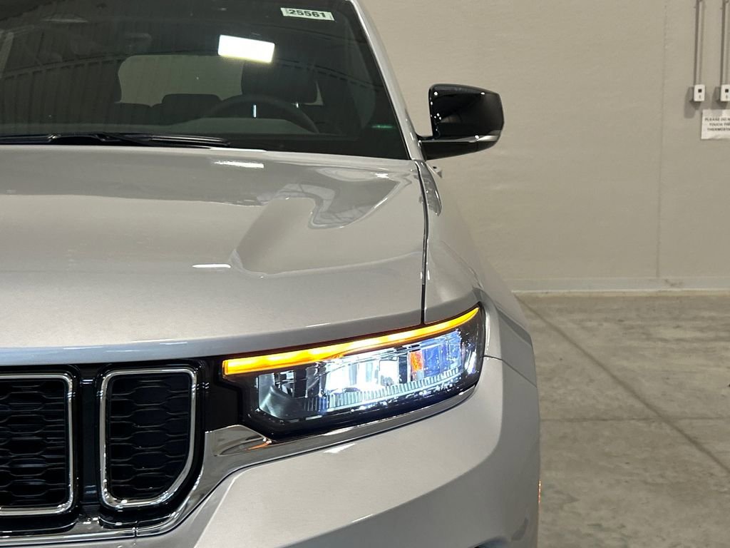 New 2025 Jeep Grand Cherokee Limited image 10