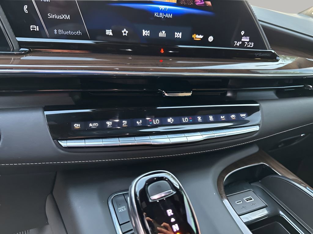 Used 2024 Cadillac Escalade Sport Platinum w/ LPO, ONYX Package image 38