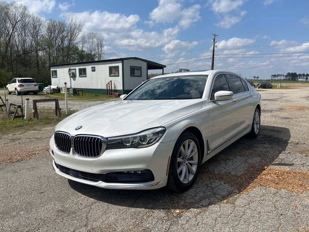 Used 2016 BMW 740i image 3
