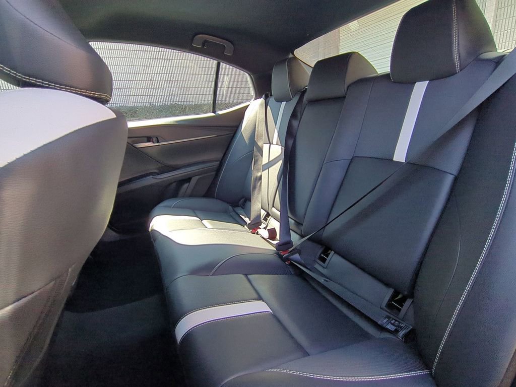 Used 2025 Toyota Camry SE image 28