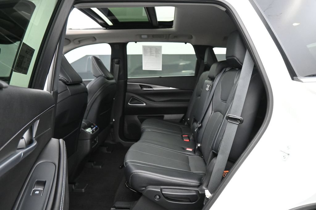 Used 2023 INFINITI QX60 Luxe w/ Vision Package FWD image 21