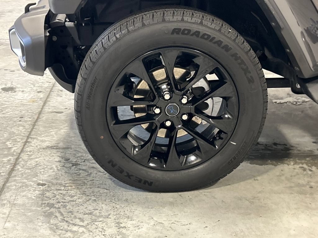 Used 2025 Jeep Wrangler Unlimited Sahara AWD/4WD image 11
