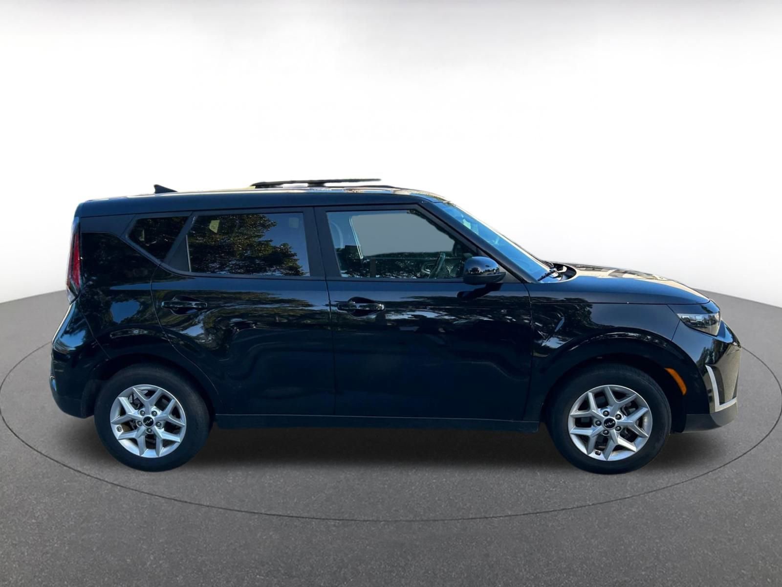 Used 2025 Kia Soul LX w/ LX Technology Package image 8