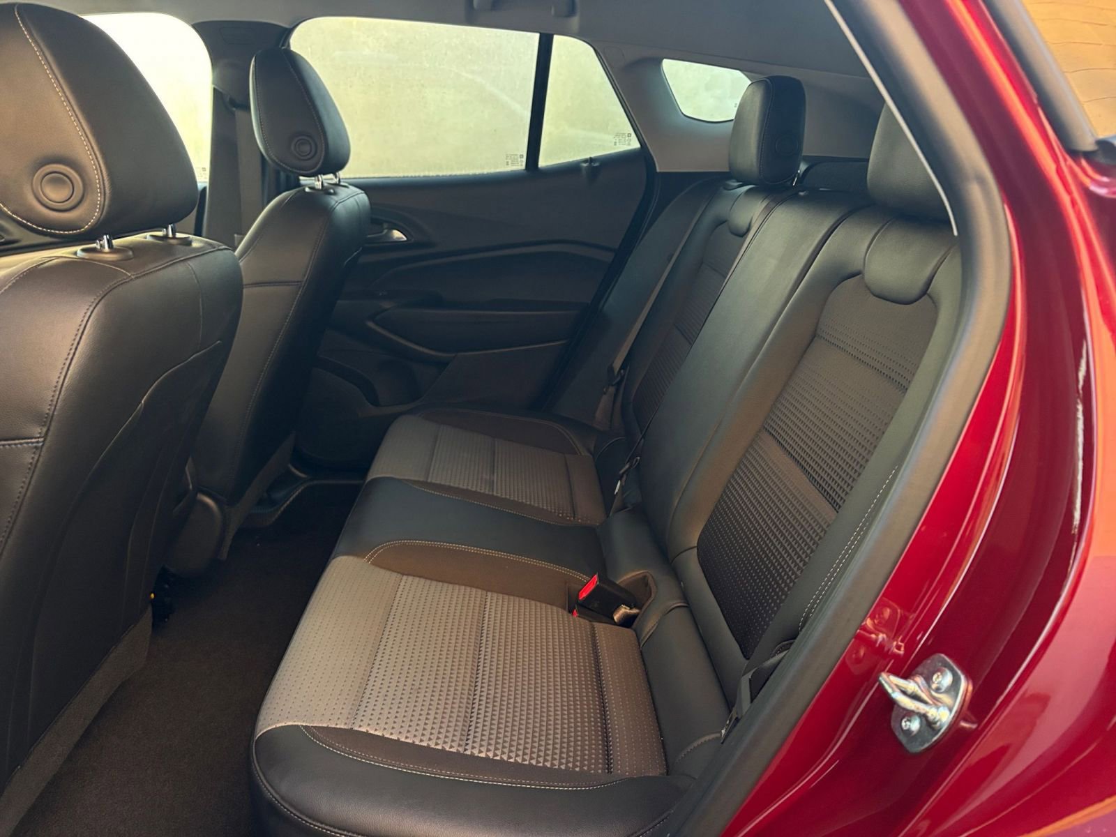 Used 2025 Chevrolet Trax LT image 25