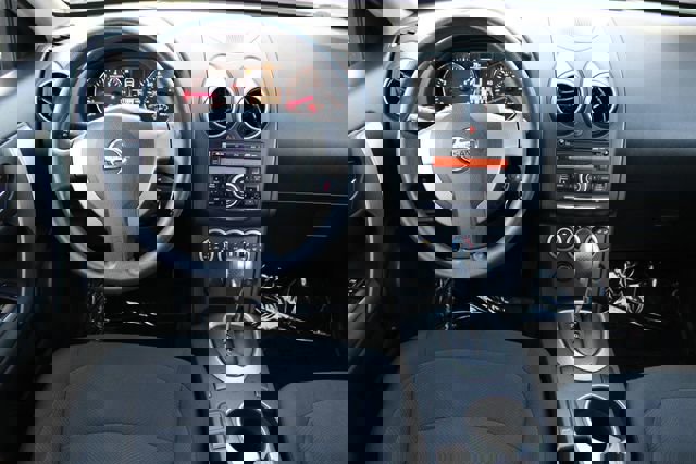 Used 2015 Nissan Rogue S image 13