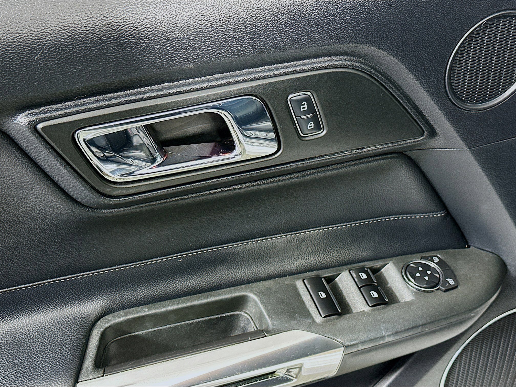 Used 2016 Ford Mustang Premium image 15