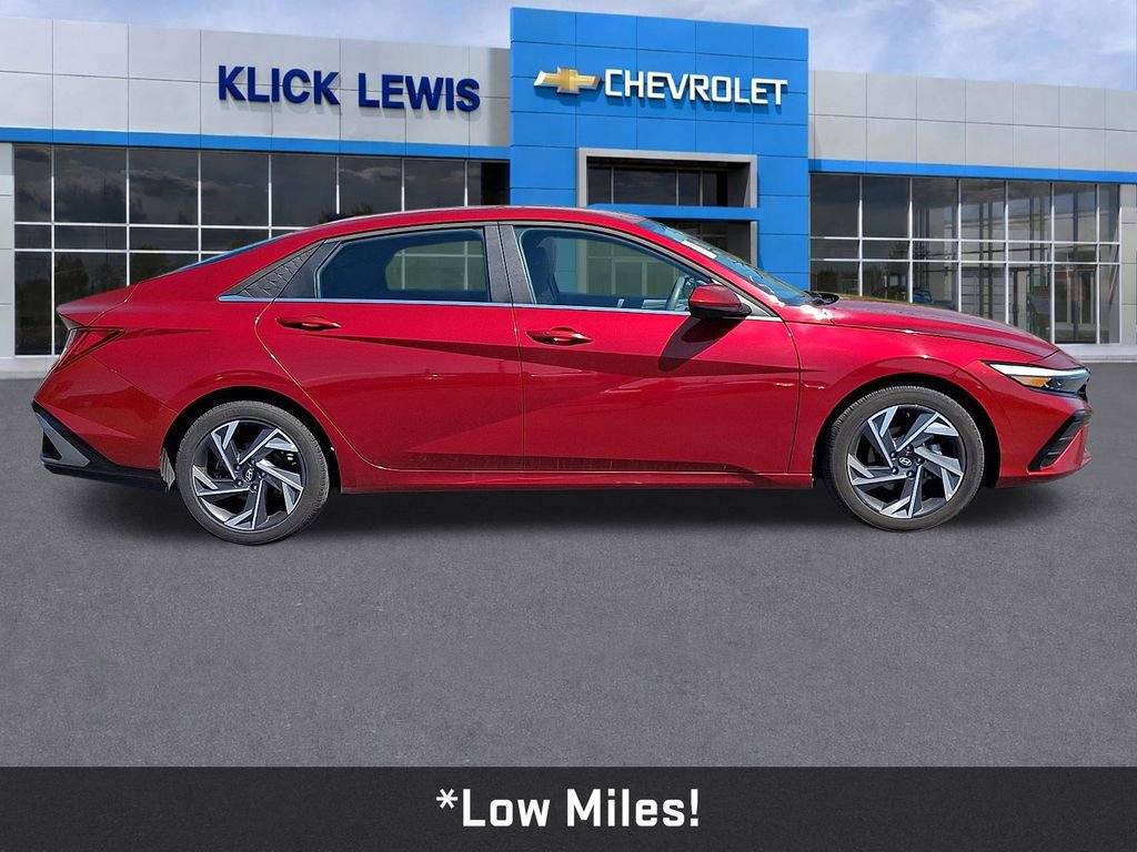 Used 2025 Hyundai Elantra SEL image 9