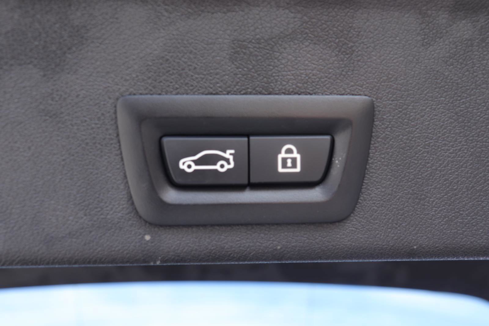 Used 2023 BMW X6 M50i w/ Executive Package image 18