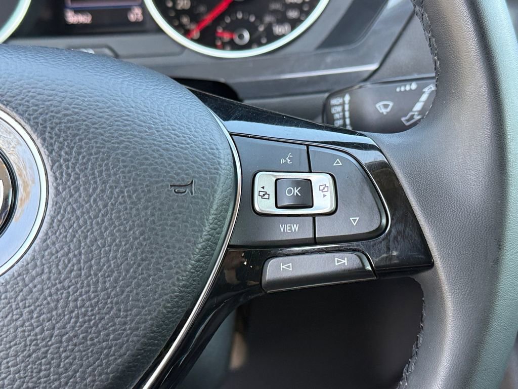 Used 2020 Volkswagen Tiguan SE image 16