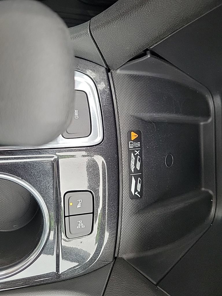 Used 2023 Chevrolet Equinox Premier image 18
