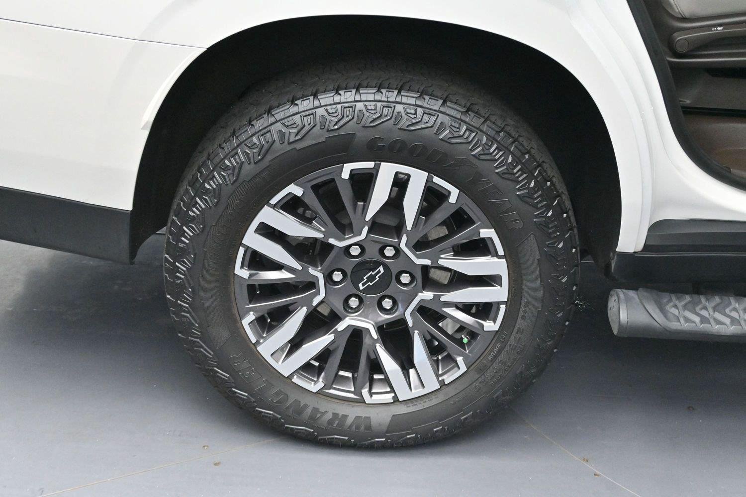 Used 2025 Chevrolet Tahoe Z71 w/ Z71 Off-Road Package AWD/4WD image 35