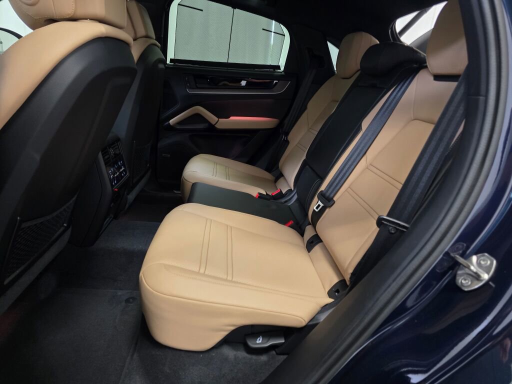 New 2025 Porsche Cayenne Coupe image 21