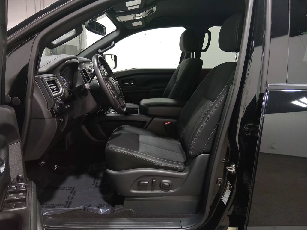 Used 2018 Nissan Titan SV w/ SV Convenience Package AWD/4WD image 15