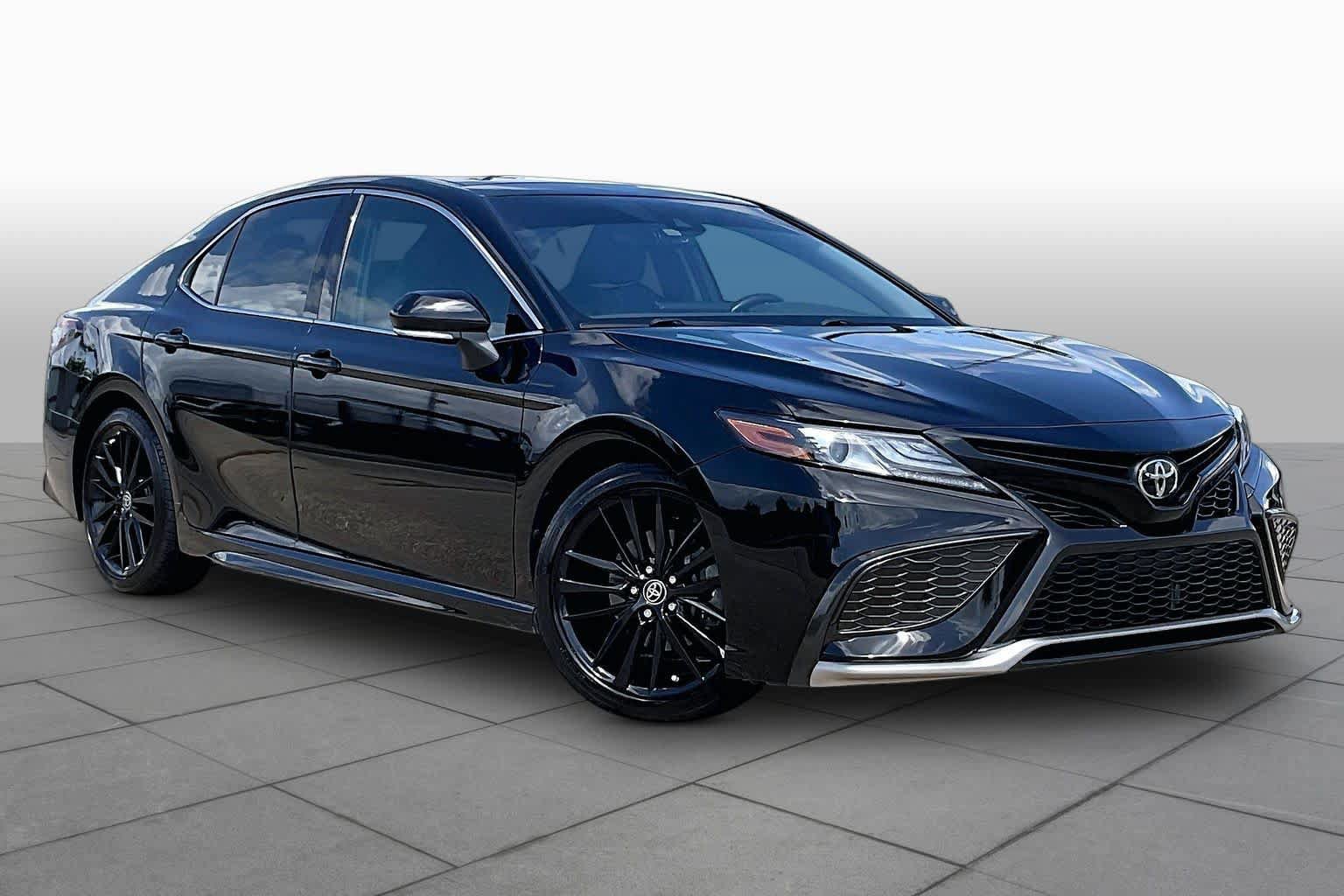 Used 2021 Toyota Camry XSE FWD image 3