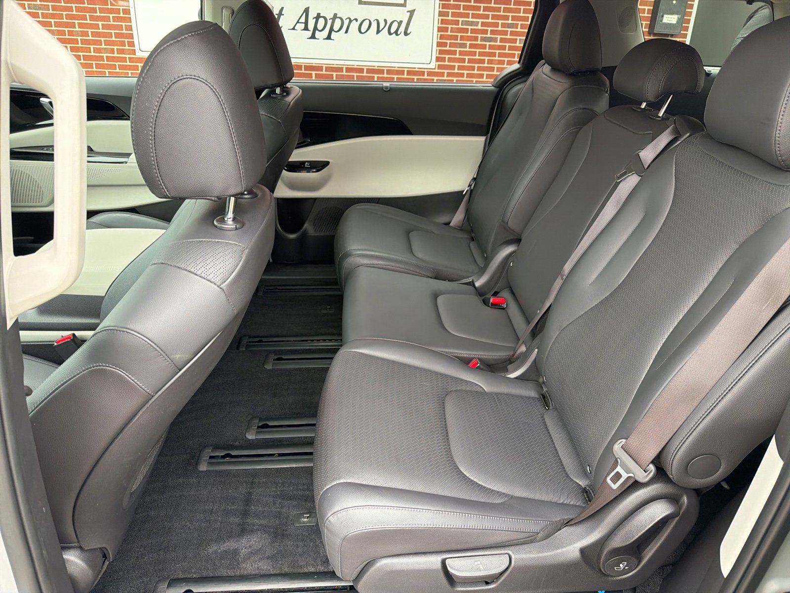 Used 2024 Kia Carnival SX Prestige image 18