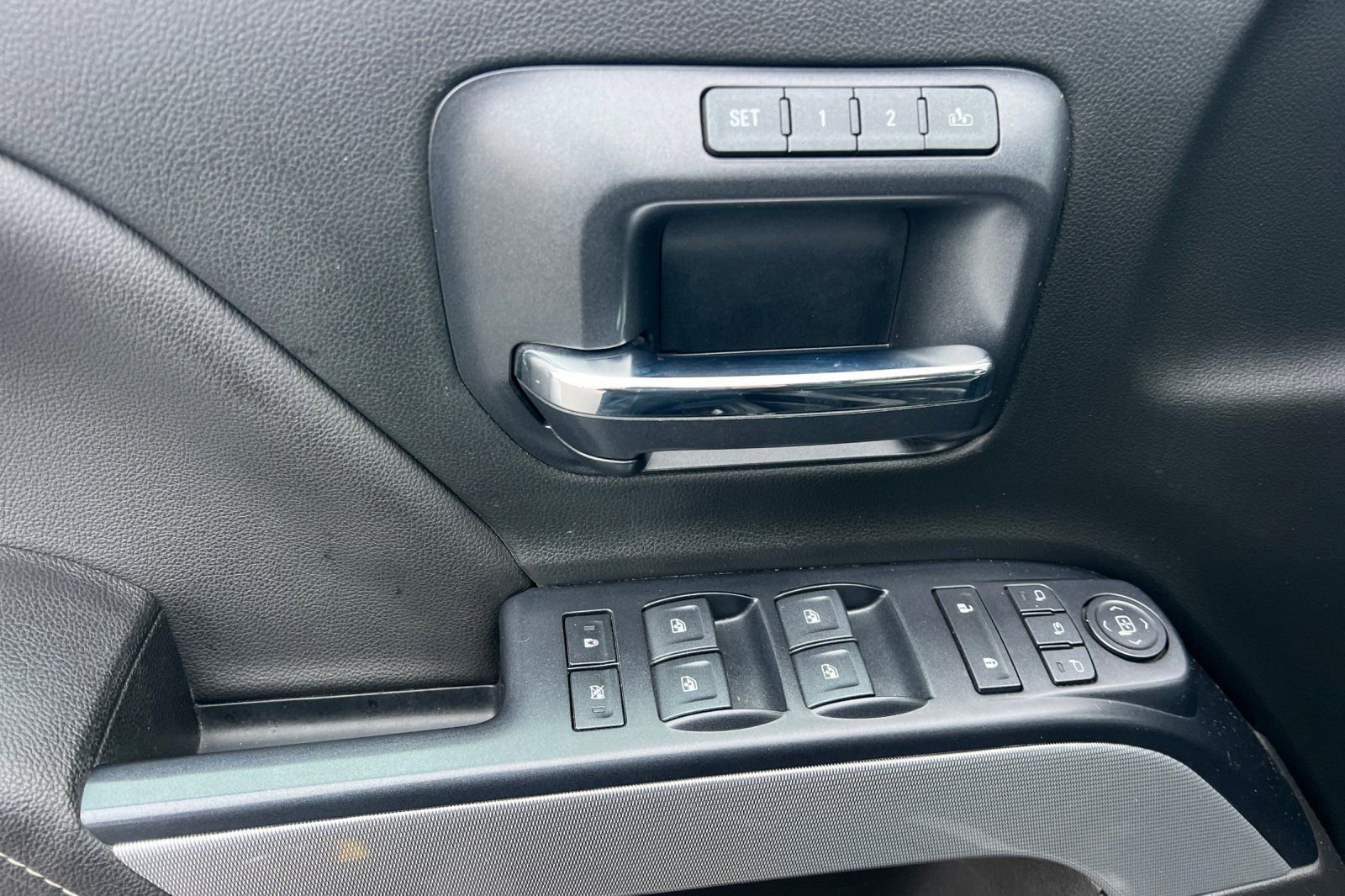 Used 2018 Chevrolet Silverado 1500 LTZ Z71 w/ LTZ Plus Package image 11