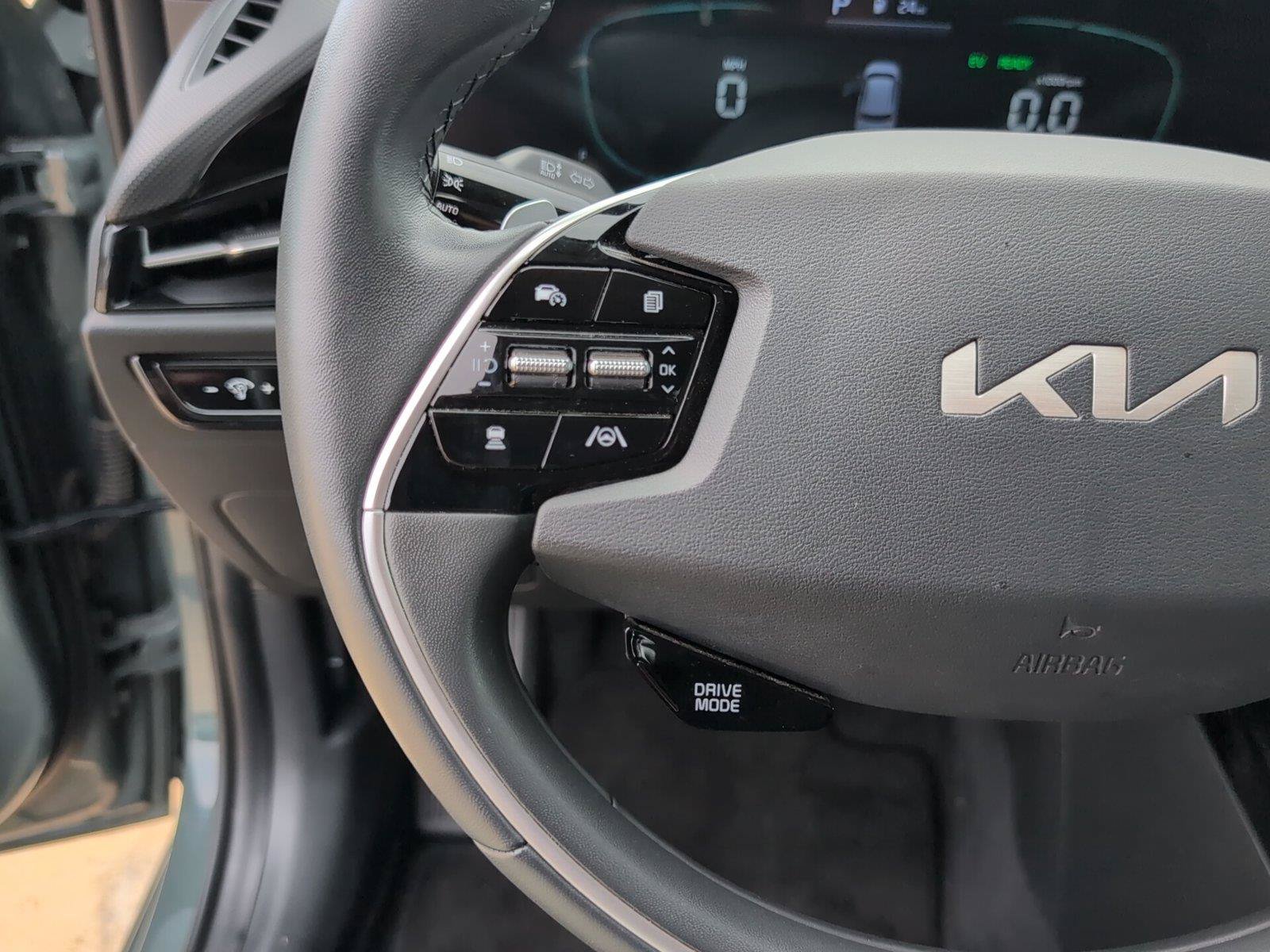 Used 2024 Kia Niro EX FWD image 32